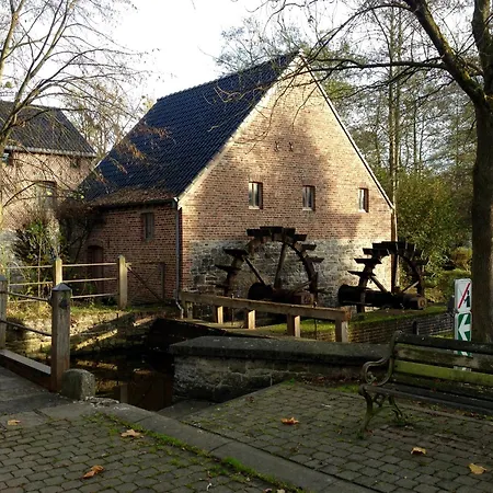 Charmante Chapelle Amenagee A Eprave Ferienhaus